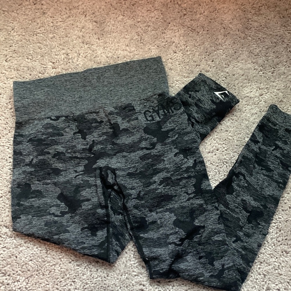 - GYMSHARK SEAMLESS CAMO LEGGING